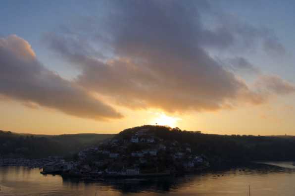 26 April 2022 - 06-25-28
Where would we be without a decent sunrise.
----------------
Sunrise over Kingswear